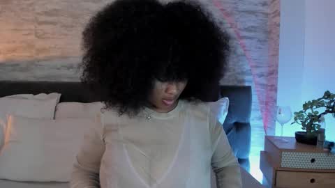 Snapshot of anneth__m chatting on October 17, 8:13 pm Anneth online show from October 17, 8:13 pm