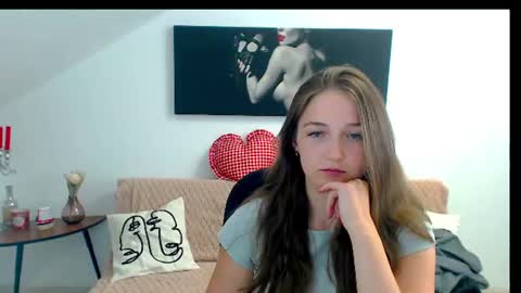 annewilsonn online show from June 12, 8:24 am