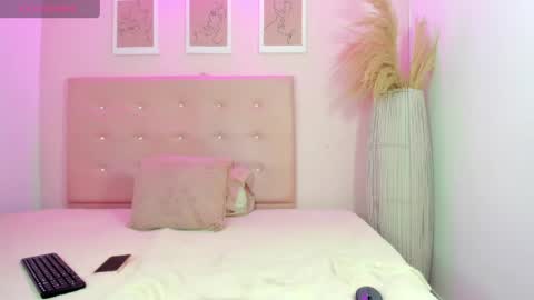 annie_dolce_ online show from June 1, 12:17 pm