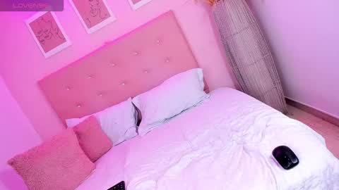 annie_dolce_ online show from November 16, 2:02 am