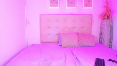 annie_dolce_ online show from July 21, 1:35 pm