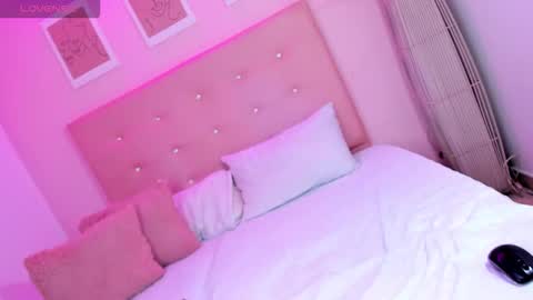 Snapshot of annie_dolce_ chatting on October 2, 9:46 pm annie_dolce_ online show from October 2, 9:46 pm
