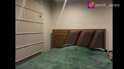 JEANNE no olvides seguirme dont forget follow me  uu online show from December 1, 11:25 pm