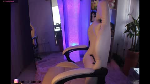 JEANNE no olvides seguirme dont forget follow me  uu online show from June 1, 10:44 pm