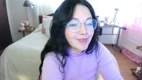 LAURA - A n n i e  S w a n online show from December 7, 3:25 pm