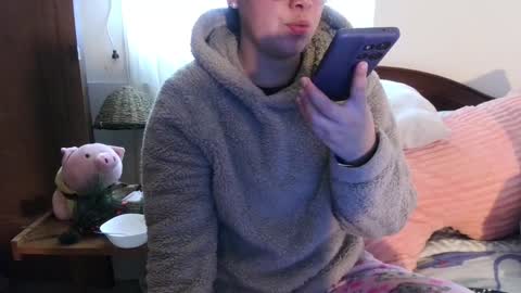 LAURA - A n n i e  S w a n online show from December 18, 8:36 pm