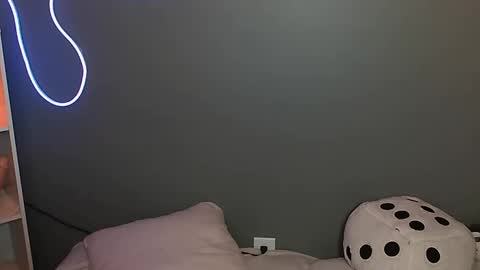 Snapshot of annieangel18 chatting on December 3, 3:59 am  ONLY FANS   online show from December 3, 3:59 am