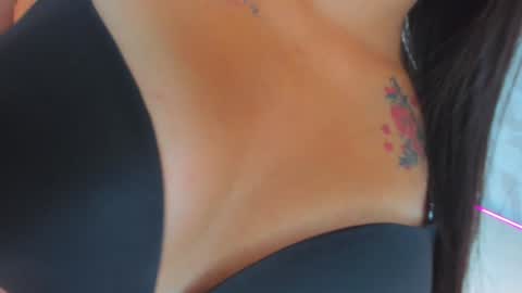 Snapshot of anniee_love_ chatting on February 3, 10:11 pm Anto online show from February 3, 10:11 pm