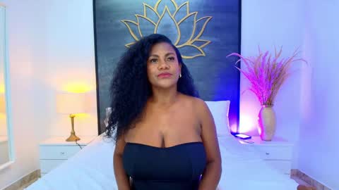 Annie Leigt online show from May 7, 9:10 pm