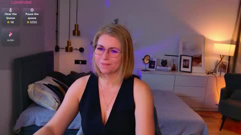 Annie online show from May 12, 6:55 am
