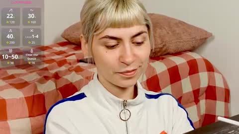 annietinky online show from September 22, 2:26 am