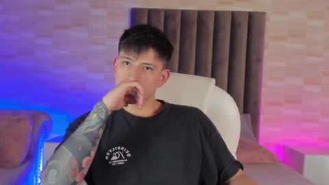 Annie  Alex online show from December 31, 1:08 pm