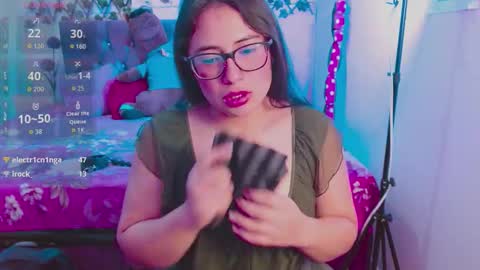 Snapshot of anny___cute chatting on October 6, 8:37 pm anny___cute online show from October 6, 8:37 pm