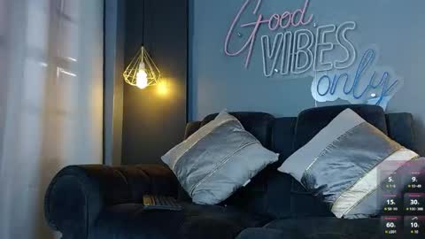 anny_loves online show from May 27, 4:37 pm