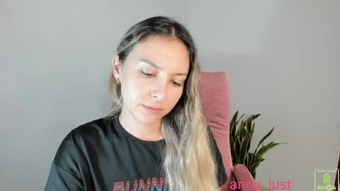 Snapshot of anny_lust chatting on September 19, 9:51 pm Issabela online show from September 19, 9:51 pm