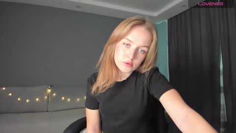 AnnyFourse online show from December 2, 8:14 am