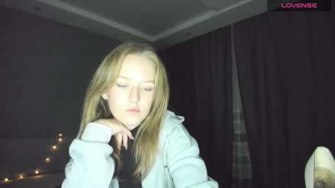 AnnyFourse online show from December 14, 3:39 am