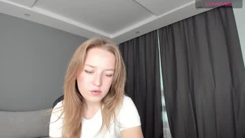 AnnyFourse online show from December 20, 8:49 am