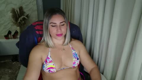 Snapshot of annyloveyou chatting on October 3, 7:11 pm Annyfit4you online show from October 3, 7:11 pm
