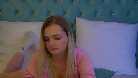 annyraii online show from February 27, 6:33 pm