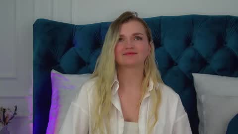 annyraii online show from March 3, 7:26 am