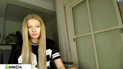 Sexy Ladybug online show from February 28, 2:09 pm