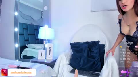 anthonelaDuque online show from October 5, 12:57 pm