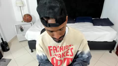 Snapshot of anthoy_wayans chatting on October 3, 12:42 am online show from October 3, 12:42 am