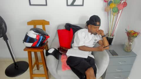 Snapshot of anthoy_wayans chatting on October 8, 1:46 am online show from October 8, 1:46 am