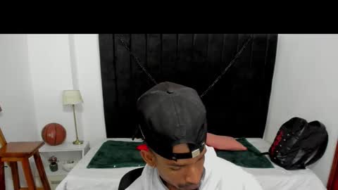 Snapshot of anthoy_wayans chatting on October 16, 12:54 am online show from October 16, 12:54 am