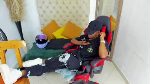       online show from April 7, 1:07 am