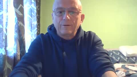 Snapshot of antmatt2025 chatting on October 6, 8:10 am antmatt2025 online show from October 6, 8:10 am