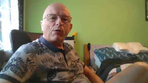 Snapshot of antmatt2025 chatting on September 15, 11:12 am antmatt2025 online show from September 15, 11:12 am