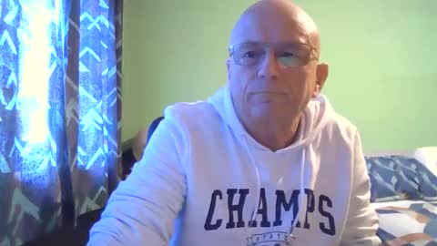 Snapshot of antmatt2025 chatting on September 24, 8:10 am antmatt2025 online show from September 24, 8:10 am