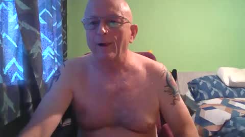 Snapshot of antmatt2025 chatting on October 3, 3:42 pm antmatt2025 online show from October 3, 3:42 pm