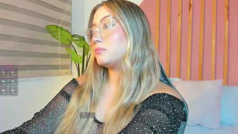Snapshot of antonella_cutie_ chatting on September 15, 7:15 pm A N T O N E L L A online show from September 15, 7:15 pm