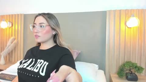 Snapshot of antonella_cutie_ chatting on March 12, 12:57 pm A N T O N E L L A online show from March 12, 12:57 pm