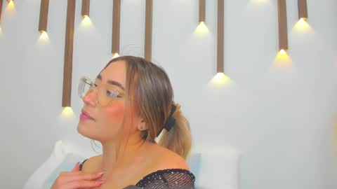 Snapshot of antonella_cutie_ chatting on February 18, 6:15 pm A N T O N E L L A online show from February 18, 6:15 pm
