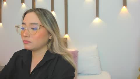 Snapshot of antonella_cutie_ chatting on February 15, 12:01 pm A N T O N E L L A online show from February 15, 12:01 pm