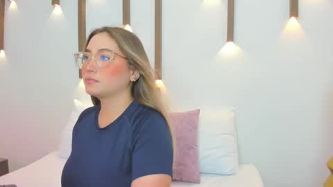 Snapshot of antonella_cutie_ chatting on February 12, 12:01 pm A N T O N E L L A online show from February 12, 12:01 pm