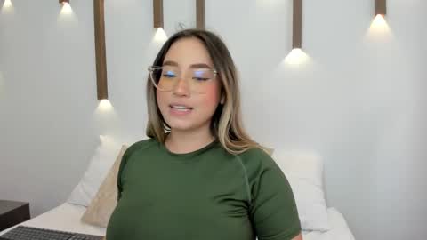 Snapshot of antonella_cutie_ chatting on January 31, 6:14 pm A N T O N E L L A online show from January 31, 6:14 pm