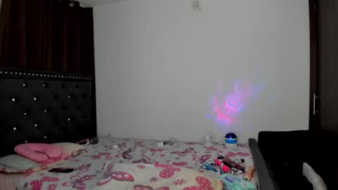 help me reach 100 likes babe online show from November 28, 12:40 am