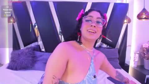 A N T O N E L L E  online show from November 7, 11:34 am