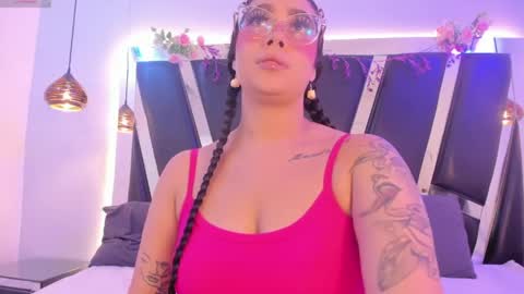 A N T O N E L L E  online show from May 6, 11:38 am