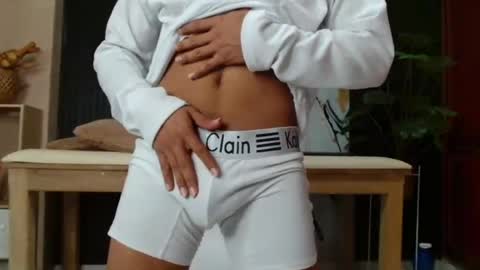 antonioross_ online show from July 16, 7:50 pm