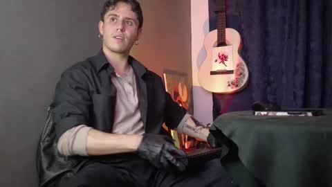 antonnello_ online show from April 18, 2:24 am