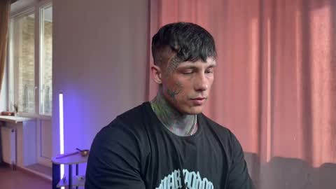 Tom online show from April 12, 2:21 pm