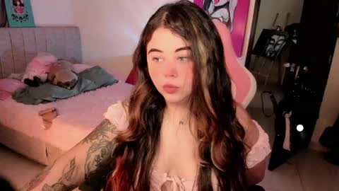   Independent model  online show from May 17, 6:28 pm