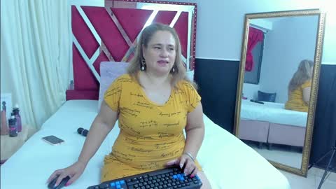 Snapshot of anyelamature chatting on January 15, 3:33 am Anyela online show from January 15, 3:33 am