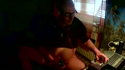 aphextwin72 online show from May 6, 7:58 am